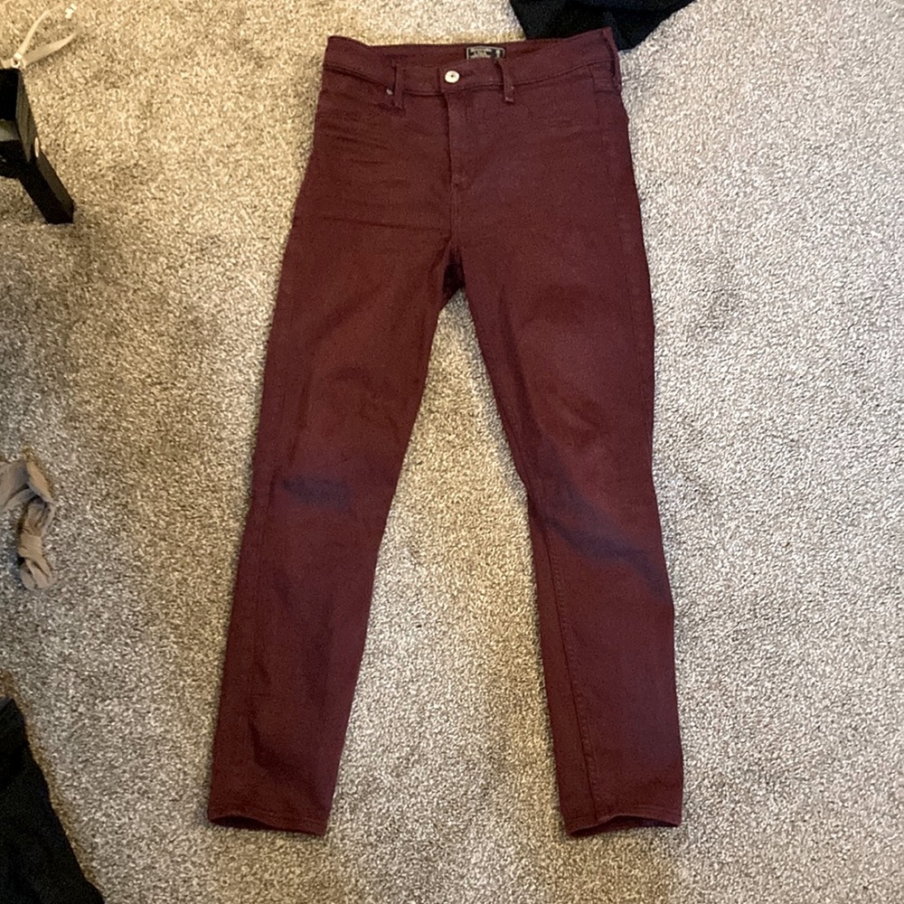 ABERCROMBIE PETITE MAROON JEGGINGS